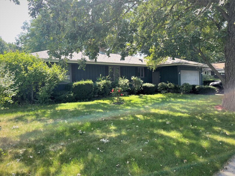 Building Photo - 1701 Elka Ln