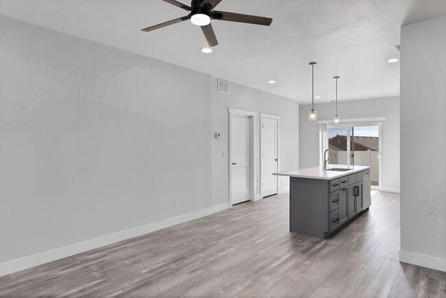 Building Photo - Stylish & Move-In Ready Homes in the Desir...