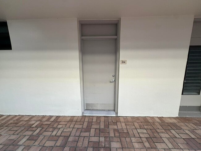 Building Photo - 145 S Ocean Ave