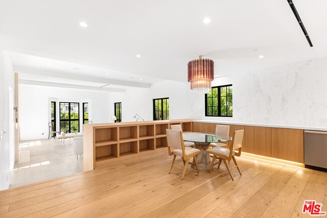 Building Photo - 1001 N Hanover Dr