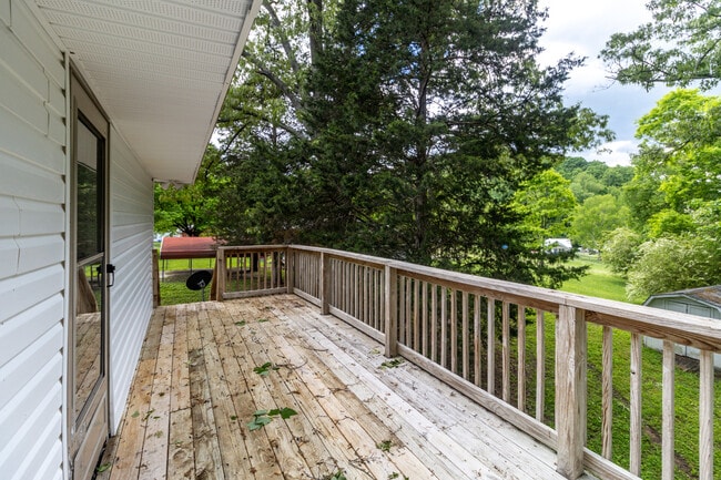 Building Photo - 513 Benton Cir