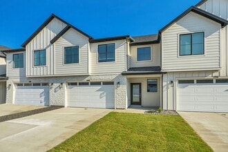 Building Photo - 608 1860 N
