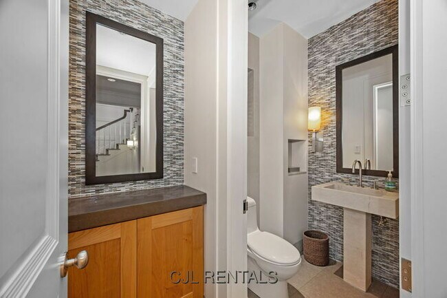 Building Photo - 29 Merrill Rd