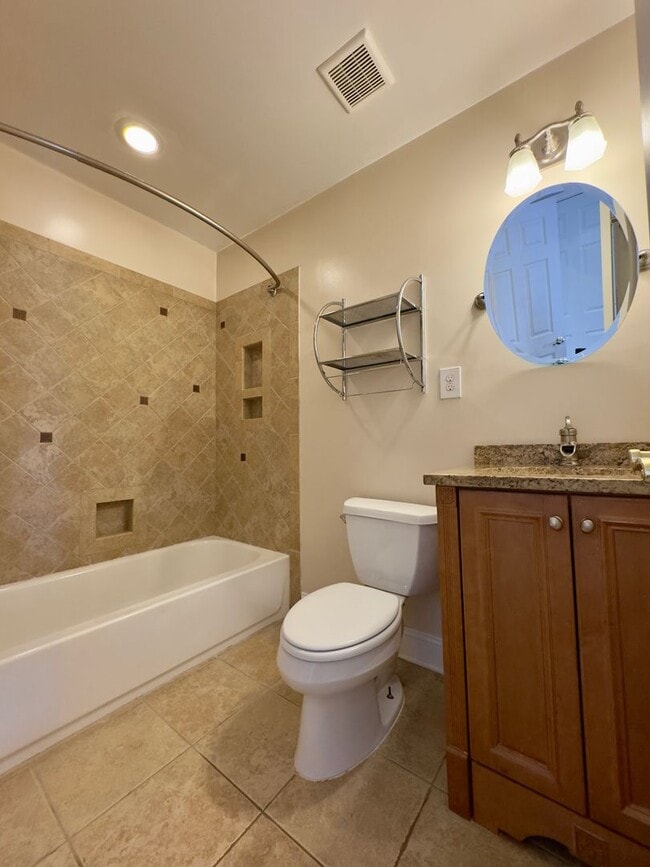 Building Photo - Charming 2 Bedroom/3.5 Bathroom Townhome in Canton, MD!