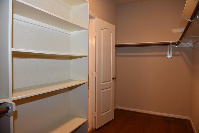 Building Photo - 6727 Oakman Ln
