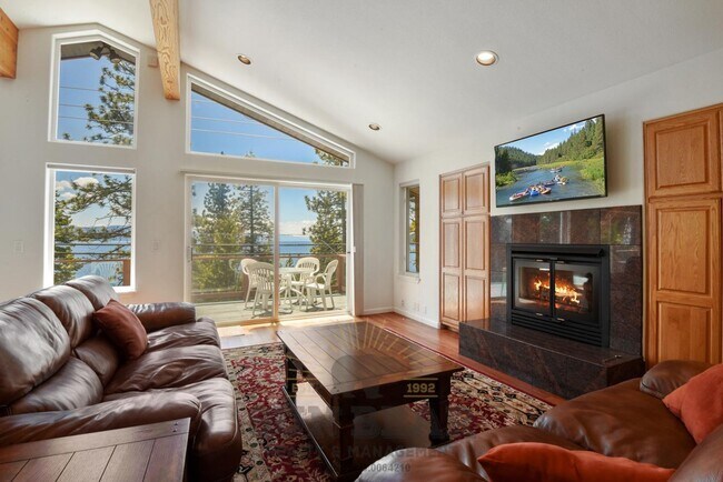 Building Photo - Beautiful Home with Lakeview in a Gated Community! - Just reduced!!