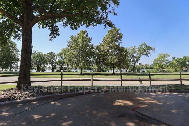 Building Photo - 1505 Riverside Dr
