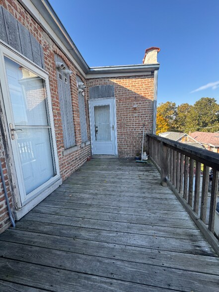 Building Photo - 3708 W Ainslie St