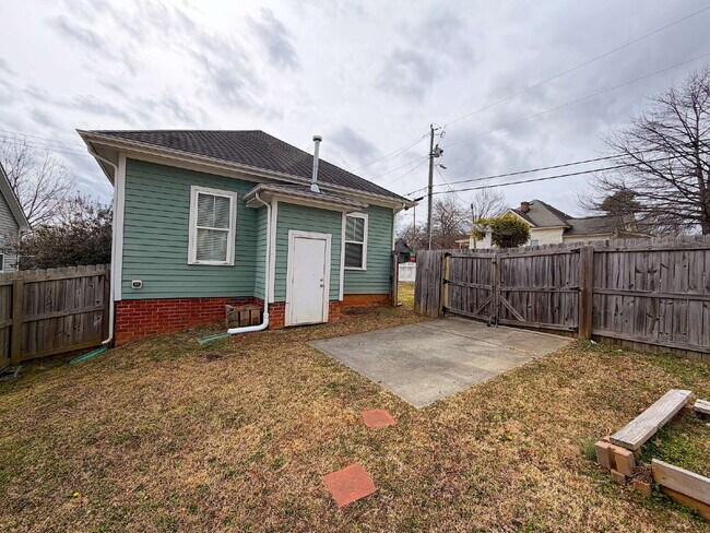 Building Photo - Charming 3-Bedroom Home in the Heart of Raleigh!