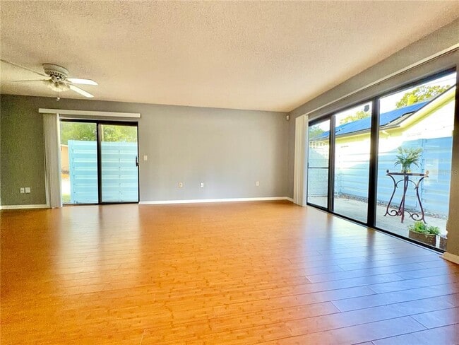 Building Photo - 2 Shine Ave