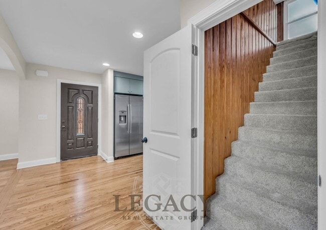 Building Photo - 719 Woodmere Dr