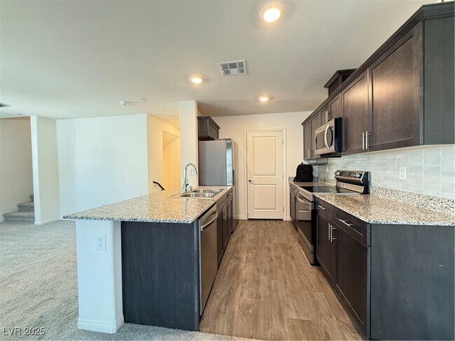 Building Photo - 2662 Champagne Gold Ave