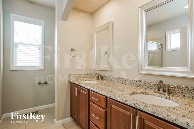 Building Photo - 175 Heathwood Dr