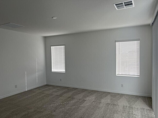 Building Photo - 2825 Overlook Brk St