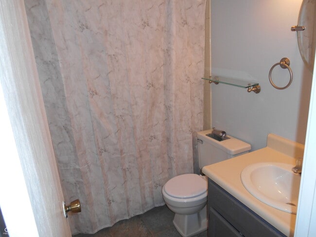 Building Photo - 5625 Lakeland Dr