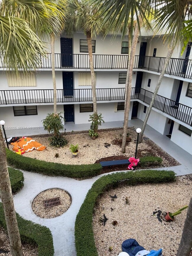 Building Photo - 10825 SW 112th Ave