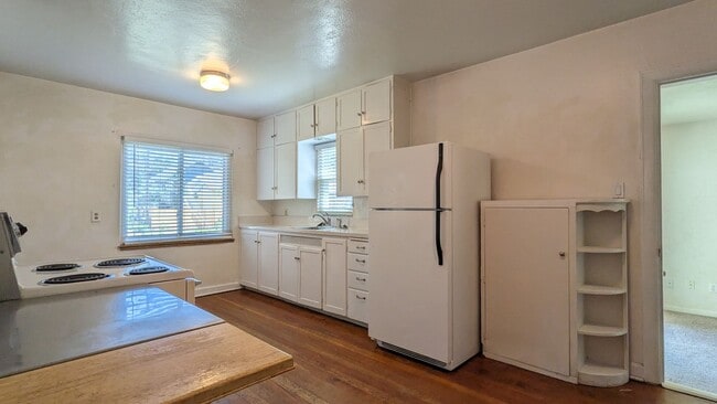 Building Photo - 3 Bed 2 Bath Near Downtown COS