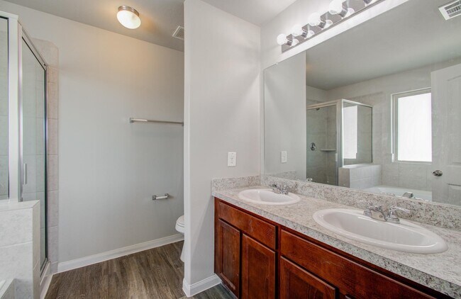 Building Photo - 3514 Vivaldi Dr