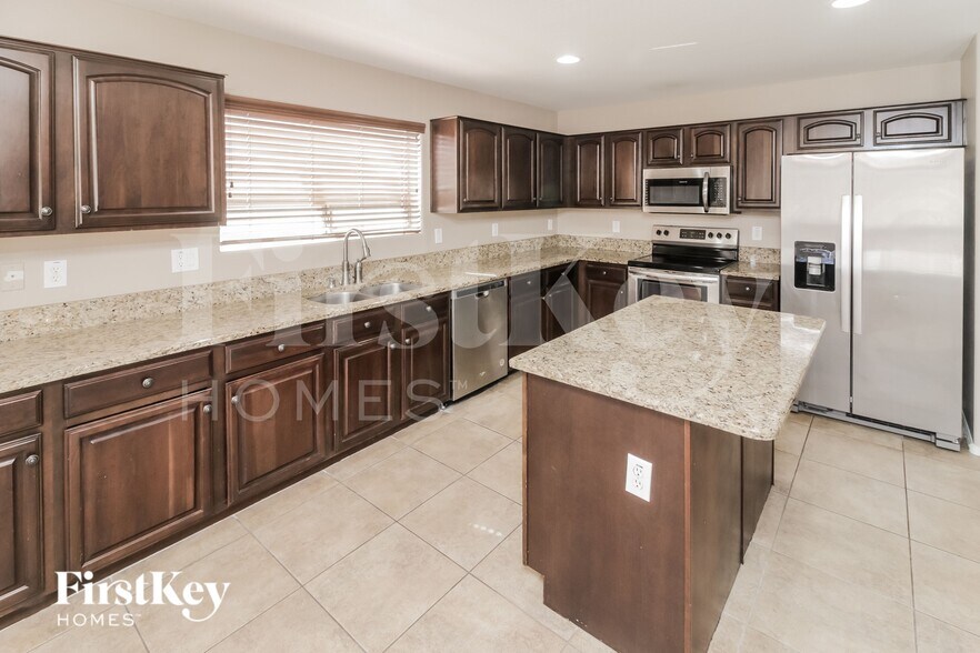 Building Photo - 40133 W Sanders Way