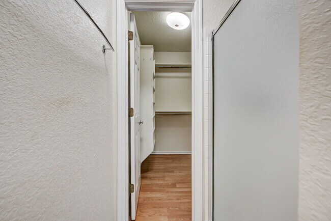 Building Photo - 2904 Canyon Oaks Ct