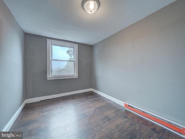 Building Photo - 2047 Griffis Ave