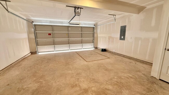 Building Photo - Brand New!! Cute 3 bed, 2 bath in Tuscany Lakes