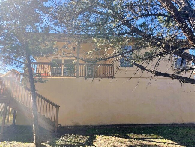 Building Photo - 406 Parkside Dr