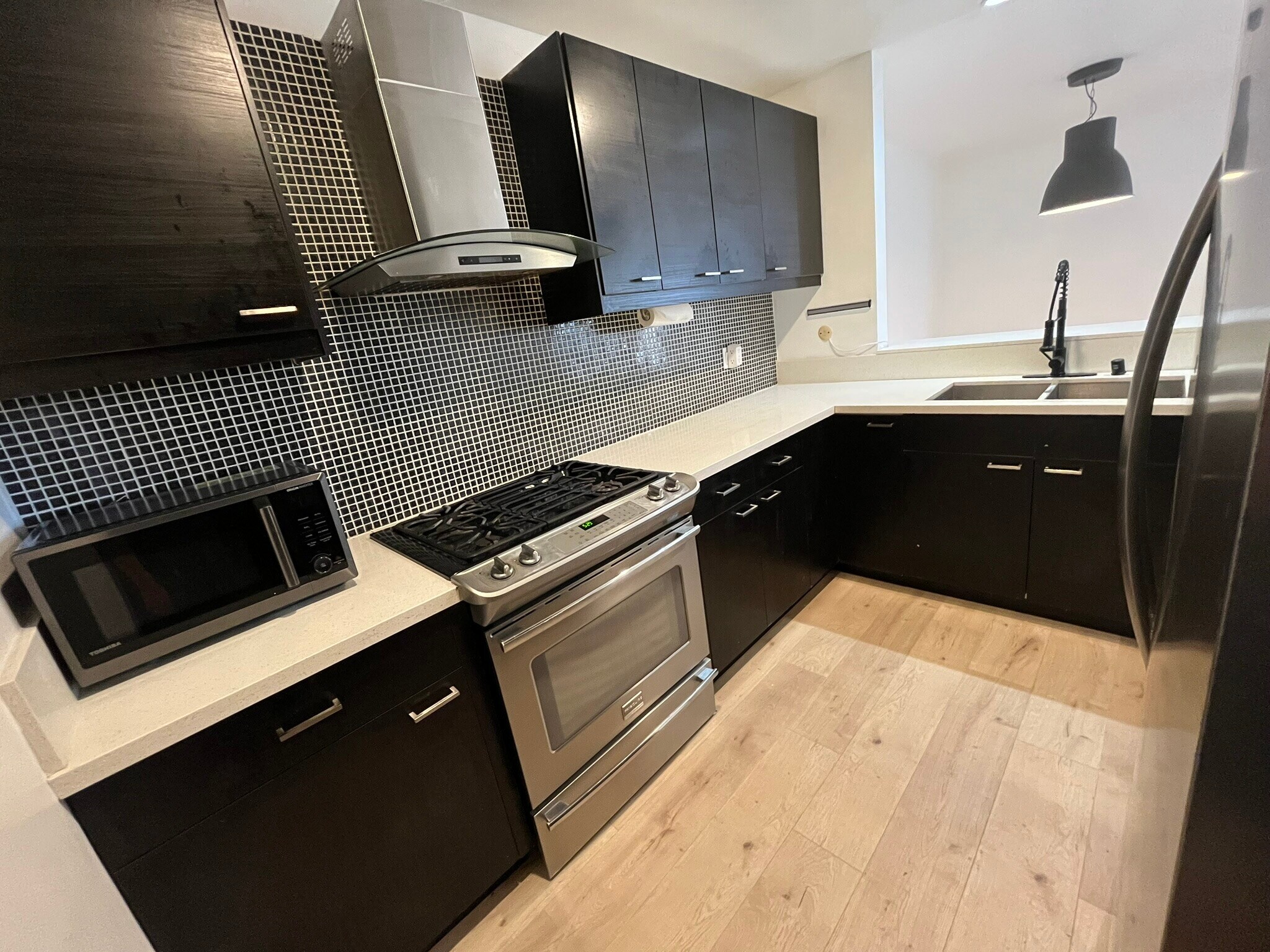 Building Photo - 358 S Gramercy Pl
