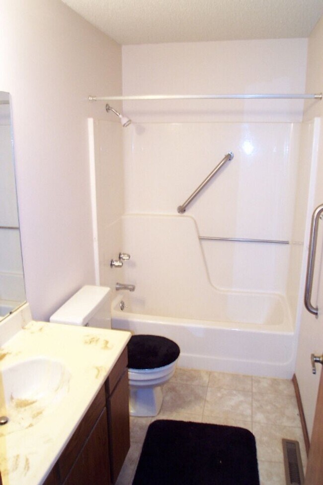 Building Photo - 7011 W O'Neil St