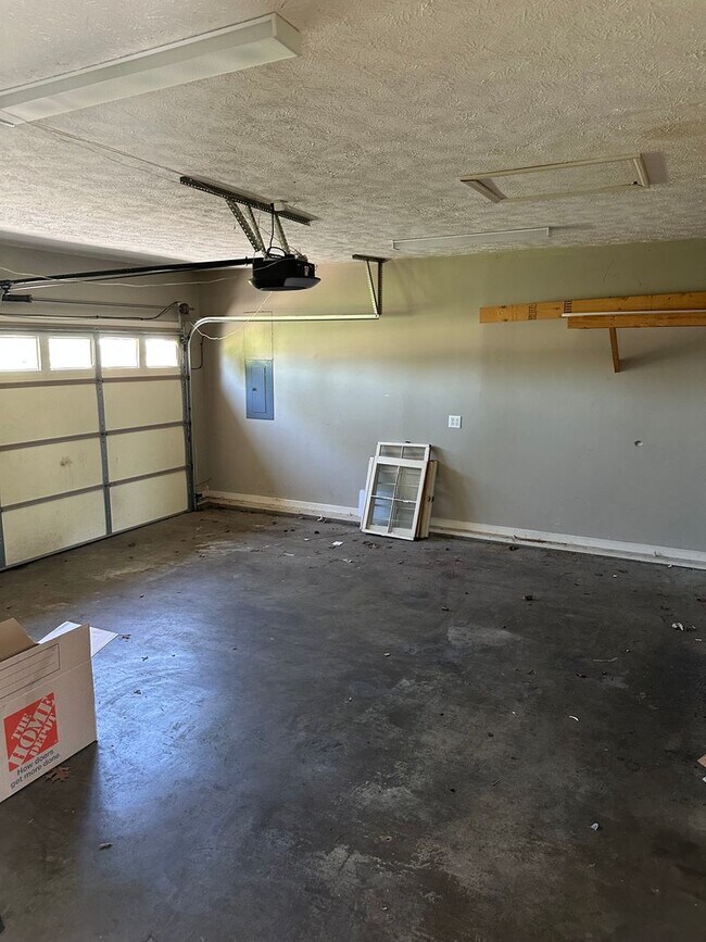 Building Photo - 2024 Stafford Dr