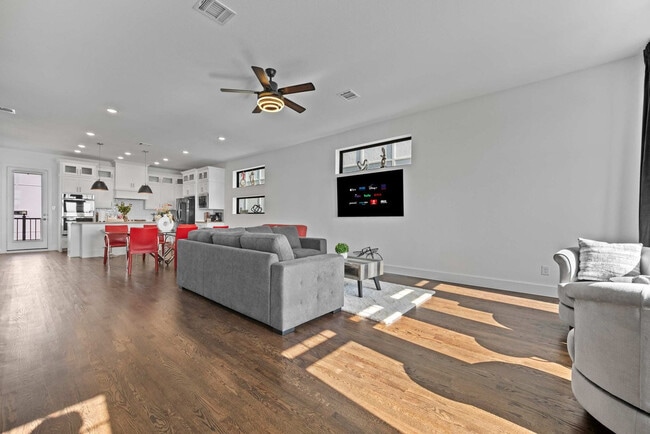 Building Photo - 516 Secretariat Dr