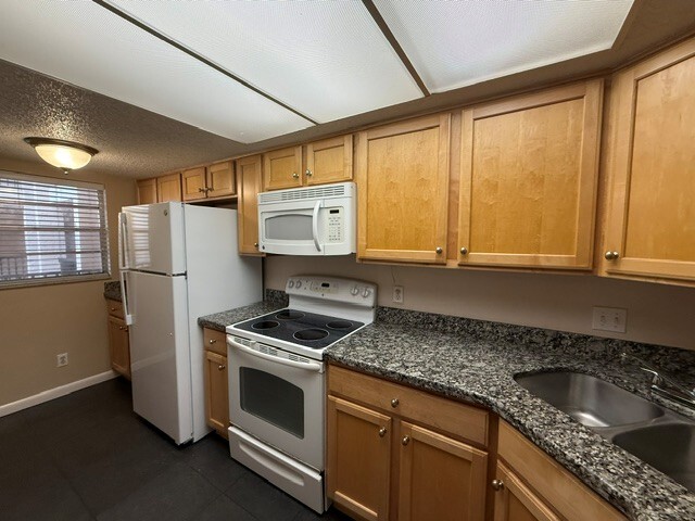 Building Photo - 3700 S Osprey Ave