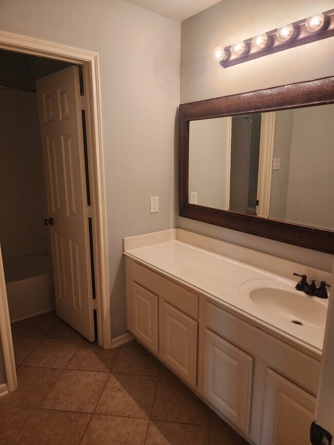 Building Photo - 16935 Jelly Park Stone Dr
