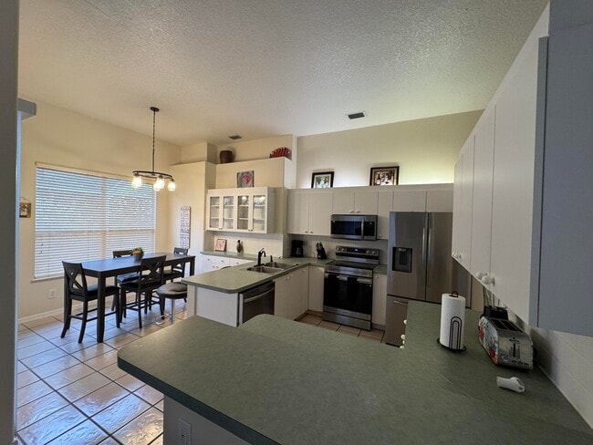 Building Photo - 1872 SW Airoso Blvd