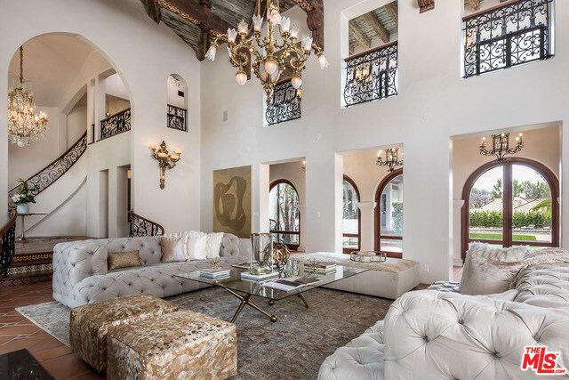 Building Photo - 704 N Arden Dr