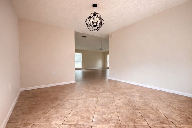 Building Photo - 2210 Sunset Trail