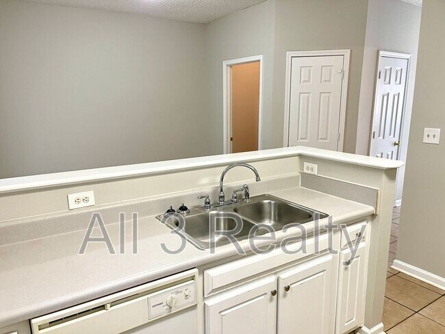 Building Photo - 6688 Sunset Hills Blvd