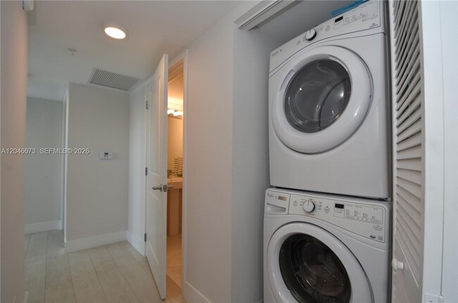 Building Photo - 400 Sunny Isles Blvd