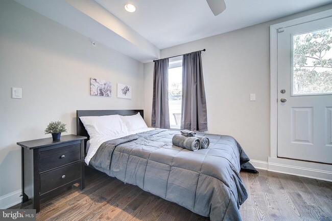 Building Photo - 1513 S Lambert St