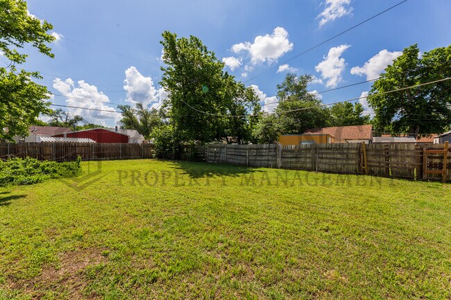 Building Photo - 1112 S Martinson Ave