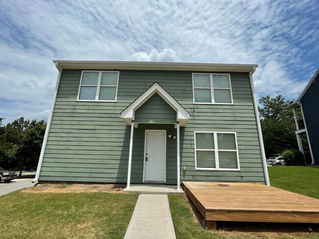 Building Photo - PRE-LEASING FOR AUGUST 2026!