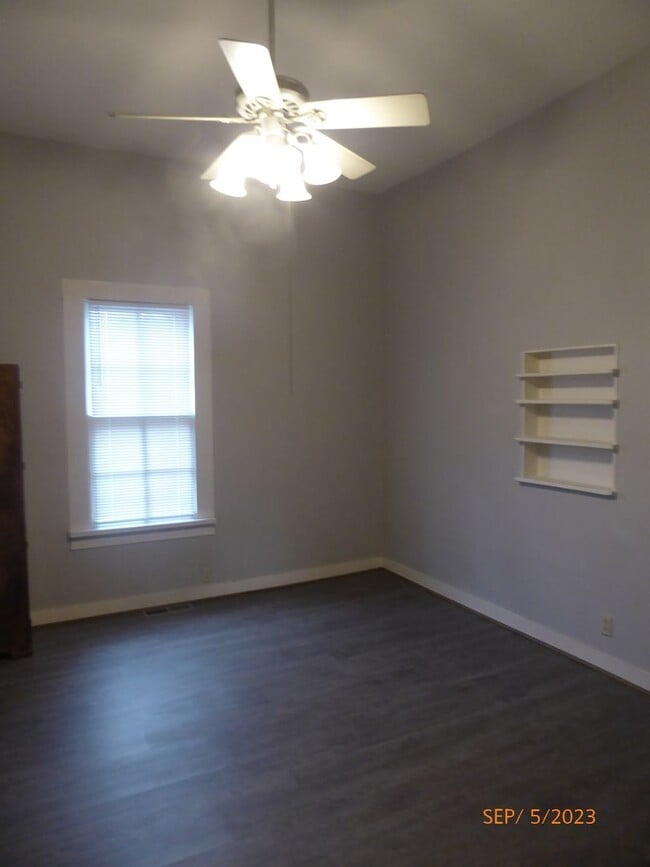 Building Photo - Historic home In The Heart Of Bluff Park