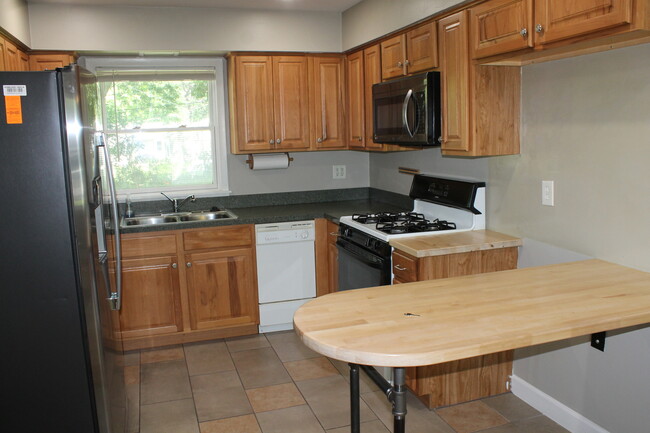 Building Photo - 63 Holly Dr