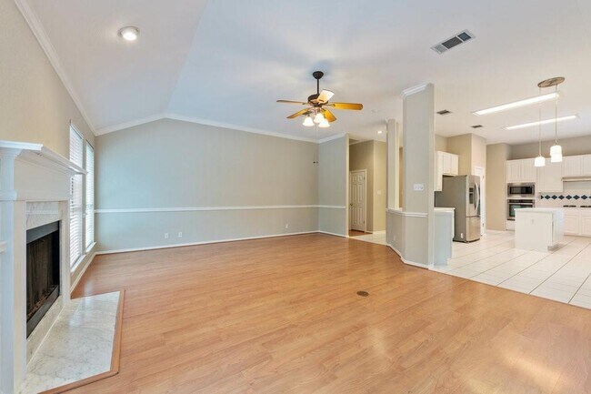 Building Photo - 2110 Red Oak Cir