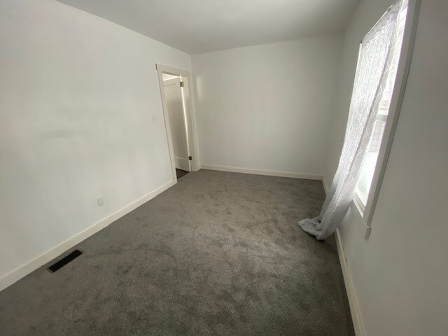 Building Photo - 414 7th St