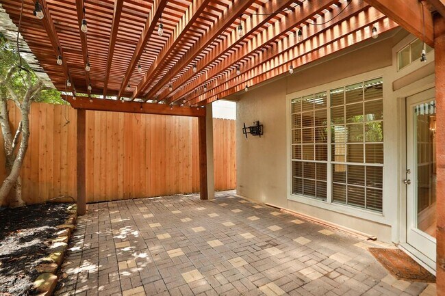 Building Photo - 1107 Ridgecrossing Ln