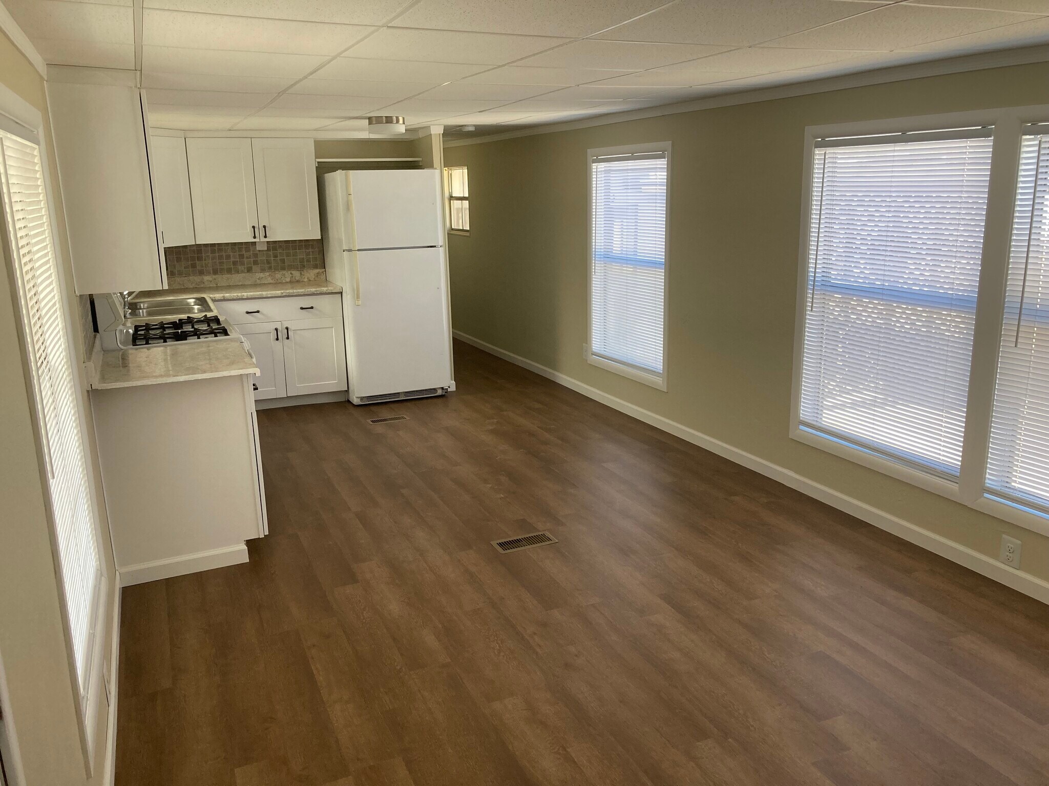 kitchen - family room - 5400 W Calle Cayeus