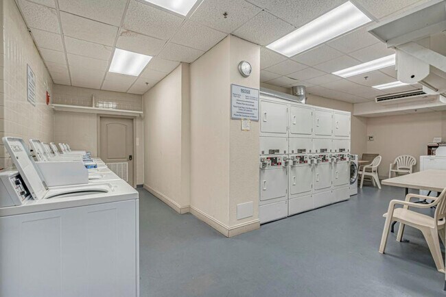 Building Photo - 5523 N Ocean Blvd