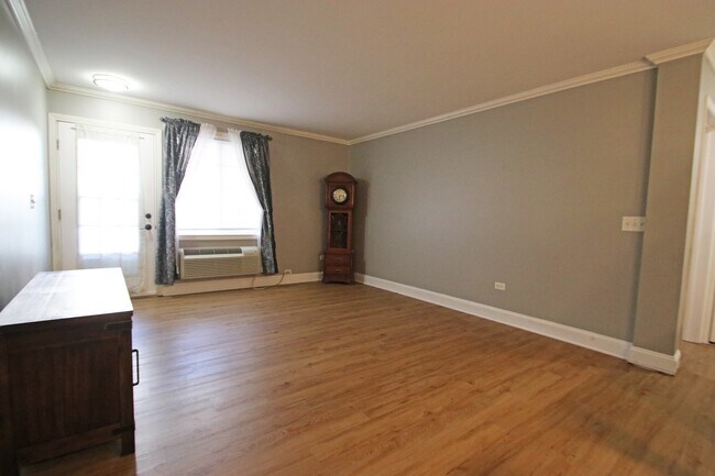 Building Photo - 1613 Silverstone Dr