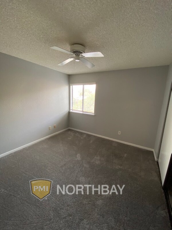 Building Photo - 2568 Vista Grande